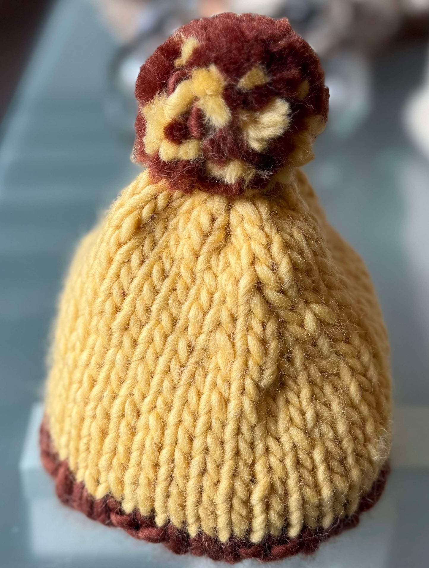 Merino Bobble Hat - yellow/brown