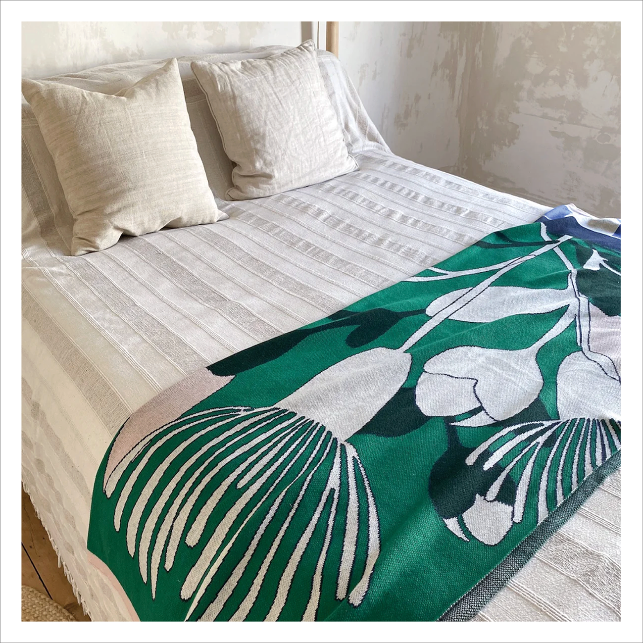 Sophie Home - Green Bud Throw