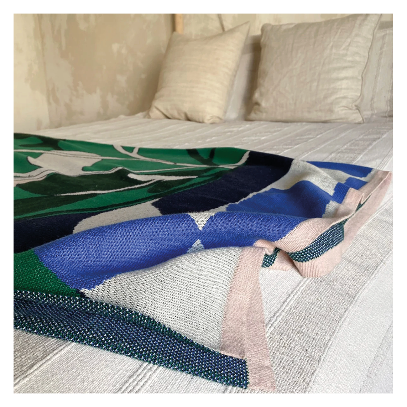 Sophie Home - Green Bud Throw